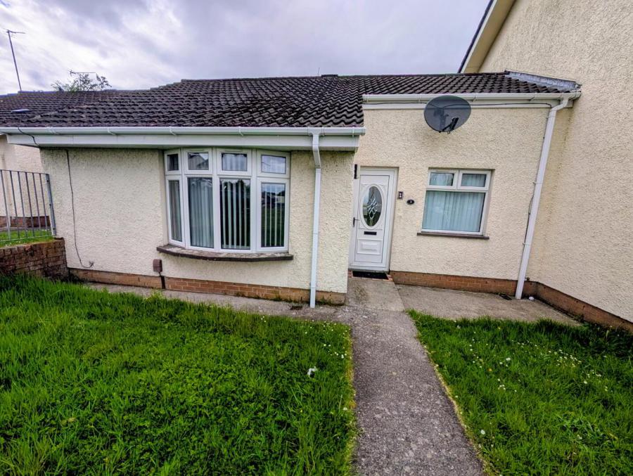 3 Hollymount Park