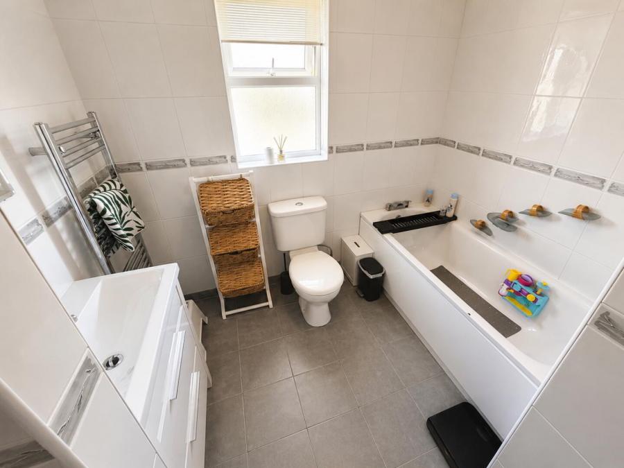 31 Dunnalong Manor