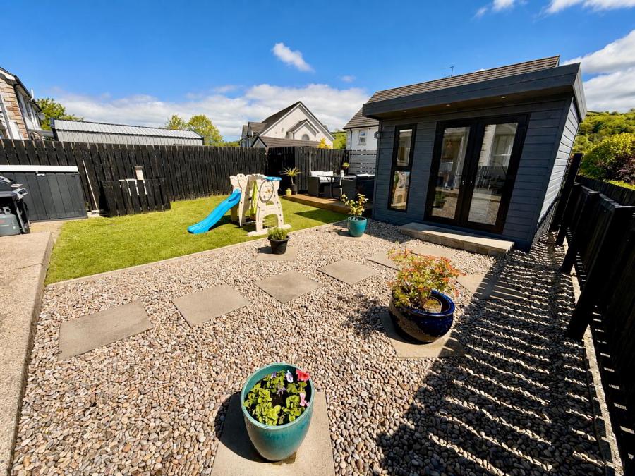 31 Dunnalong Manor