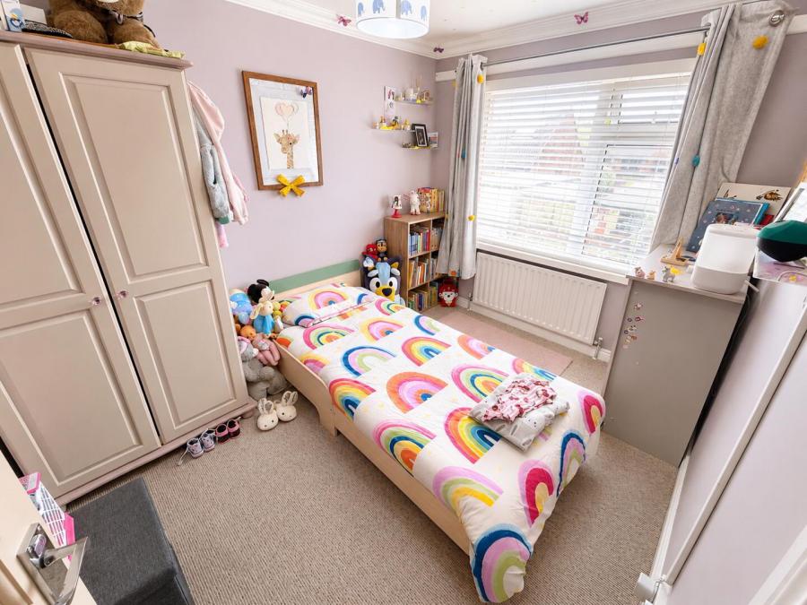 10 Erosmore Drive