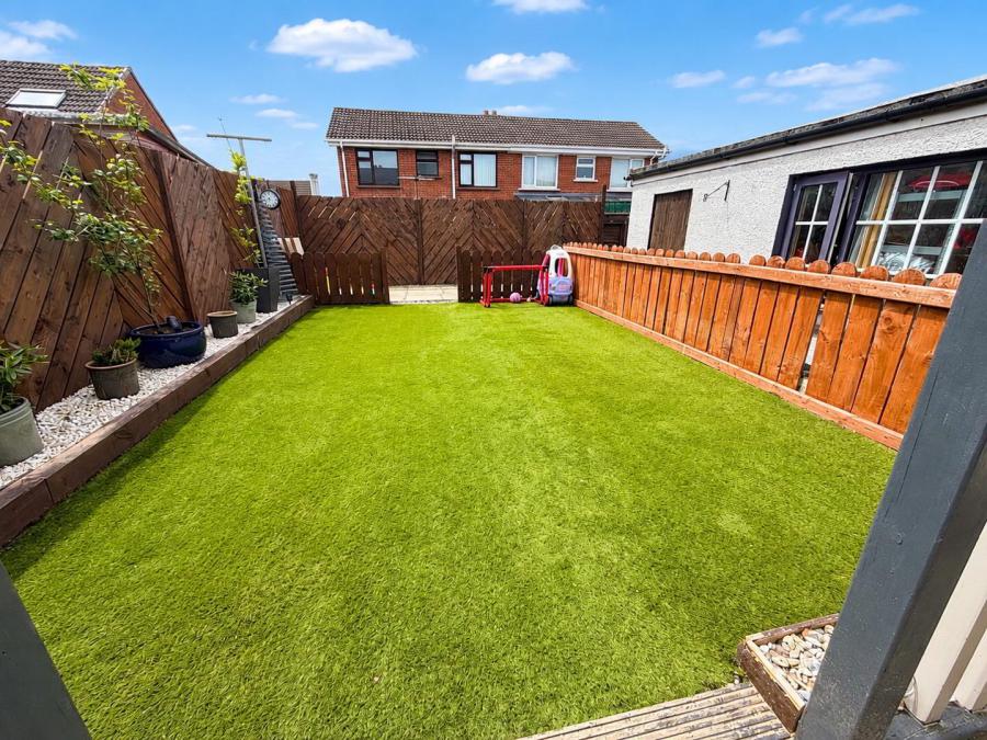 10 Erosmore Drive