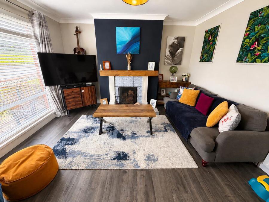 10 Erosmore Drive