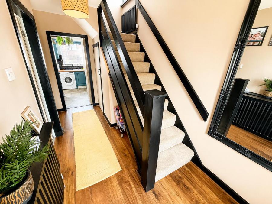 10 Erosmore Drive