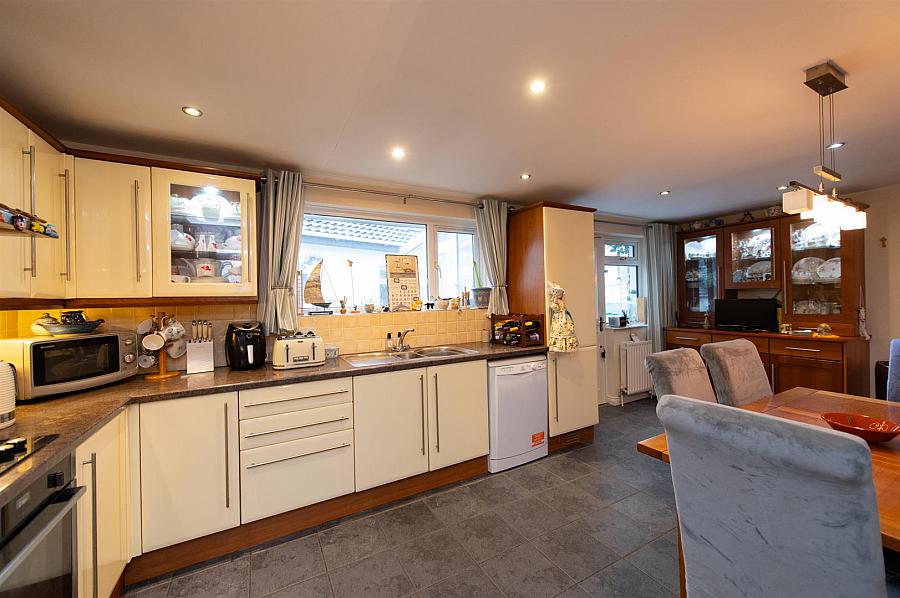 11 Inishbeg