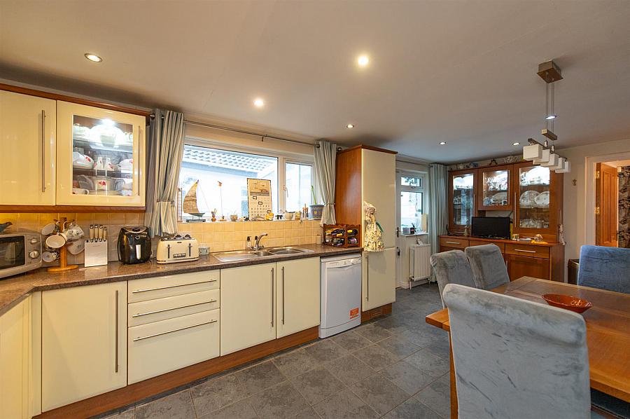 11 Inishbeg