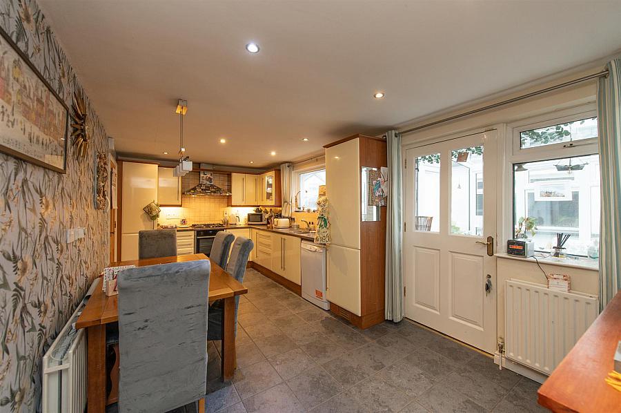 11 Inishbeg