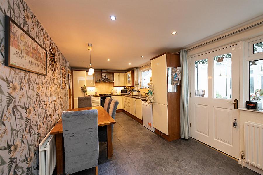 11 Inishbeg