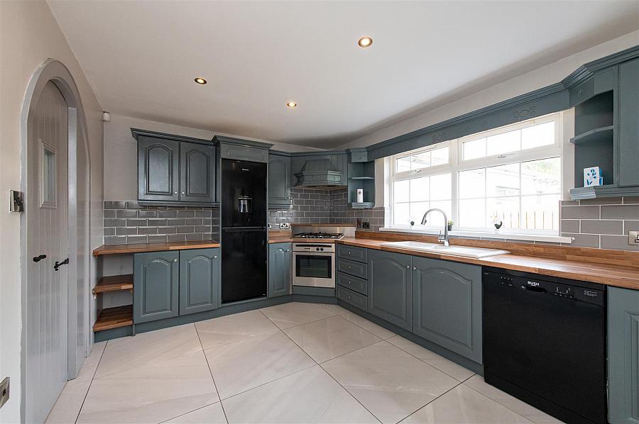 76 Commons Road