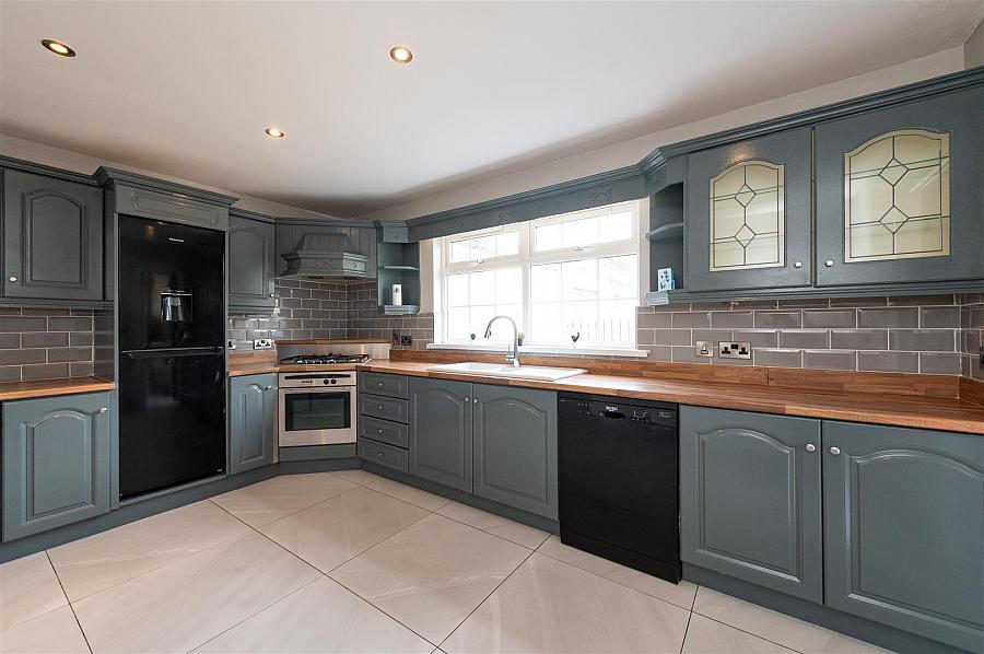 76 Commons Road