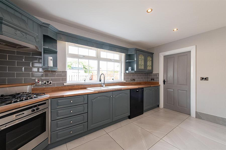 76 Commons Road
