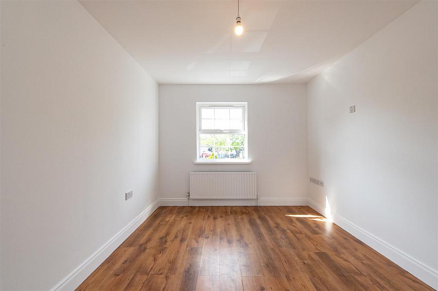 76 Commons Road