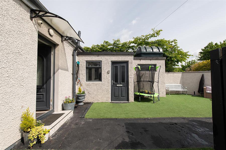 76 Commons Road