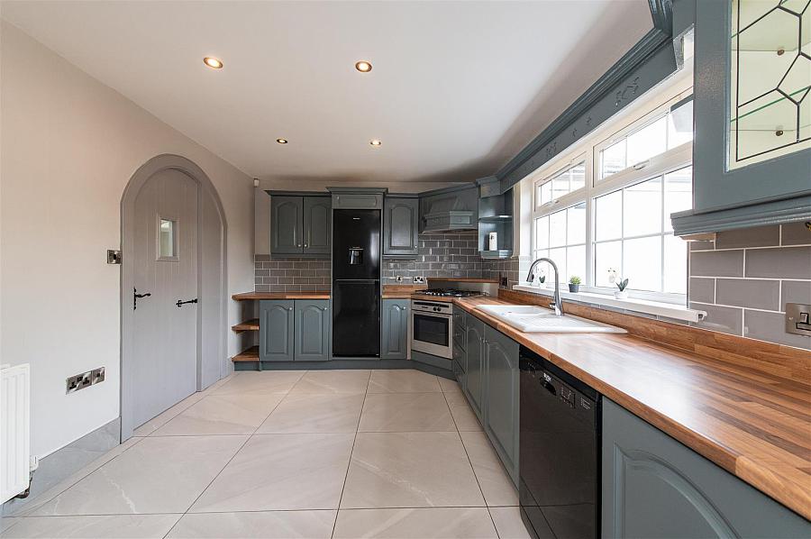76 Commons Road