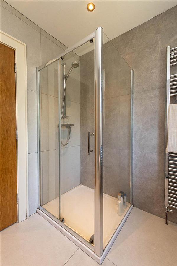 19 Rocksfield View