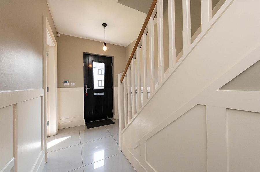 19 Rocksfield View