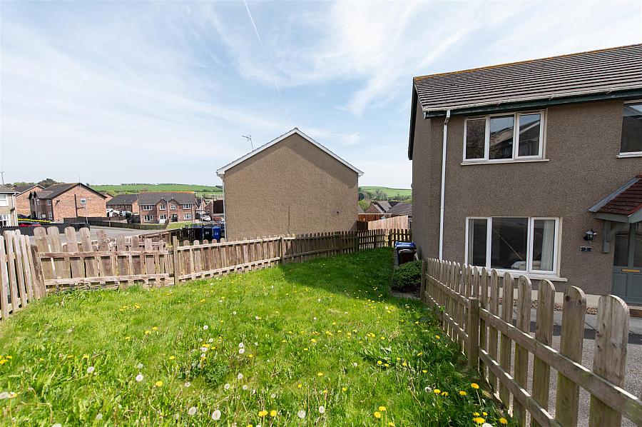 2 Struell Close