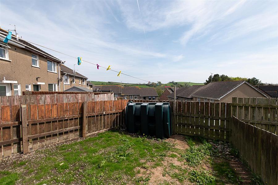 2 Struell Close