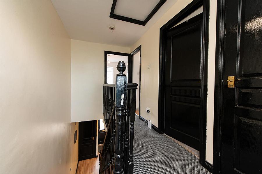 2 Struell Close