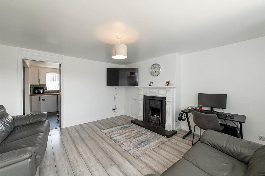10 Leaside Gardens