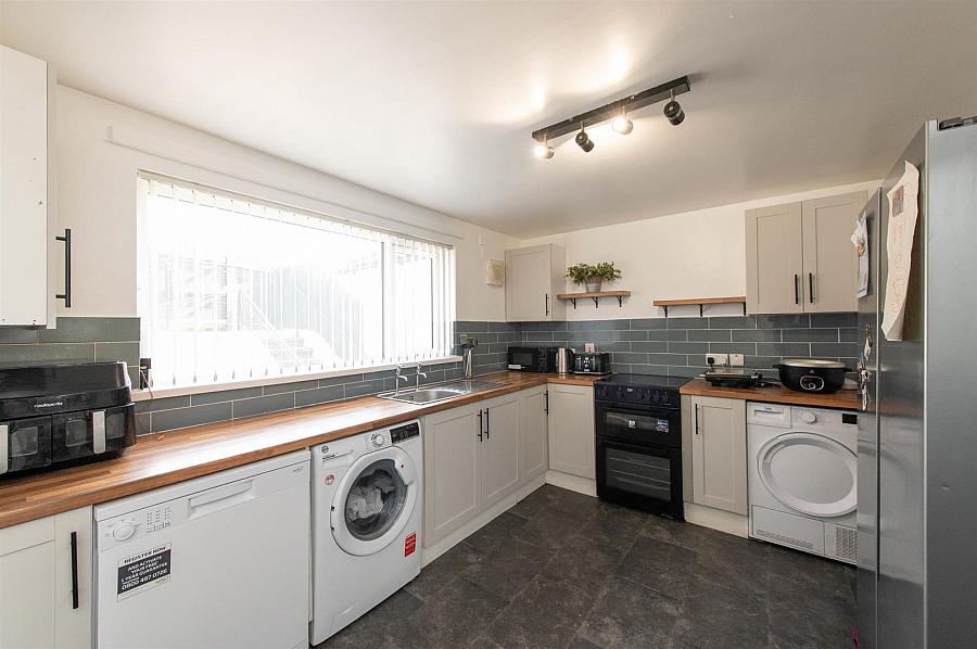 10 Leaside Gardens