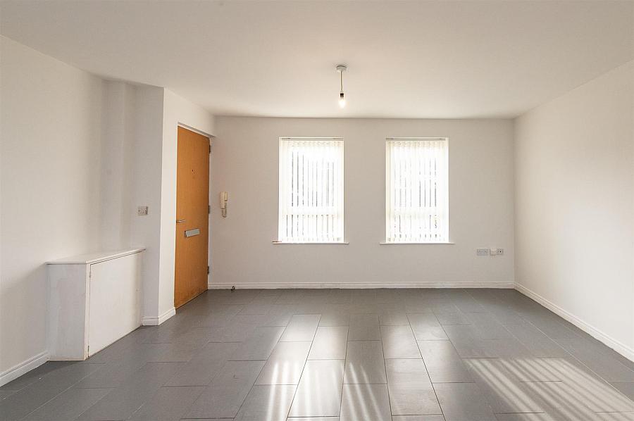 2 Meadowfields Close