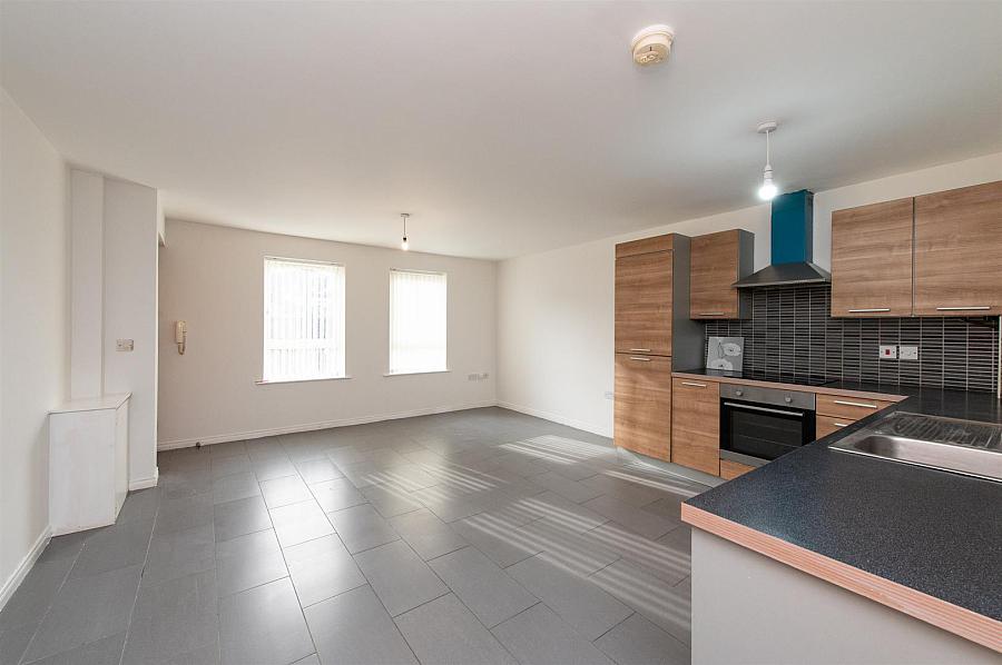 2 Meadowfields Close