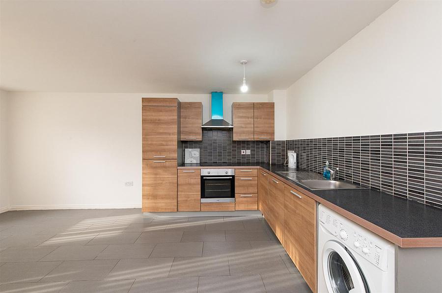 2 Meadowfields Close