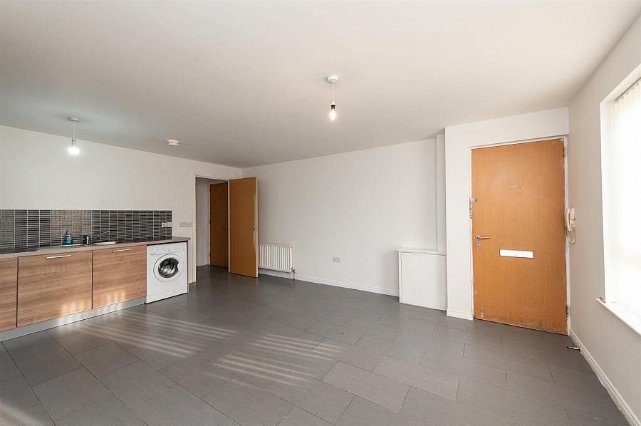 2 Meadowfields Close