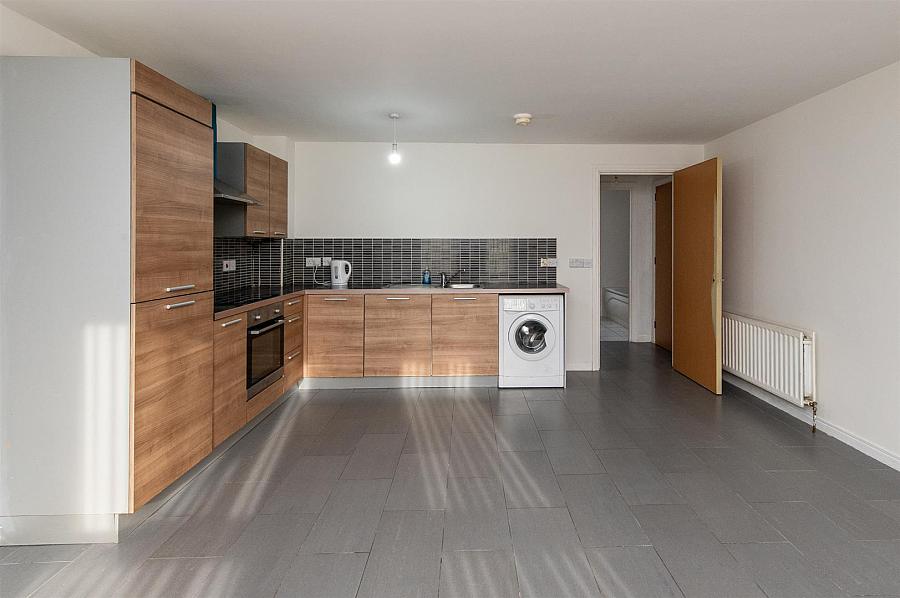 2 Meadowfields Close