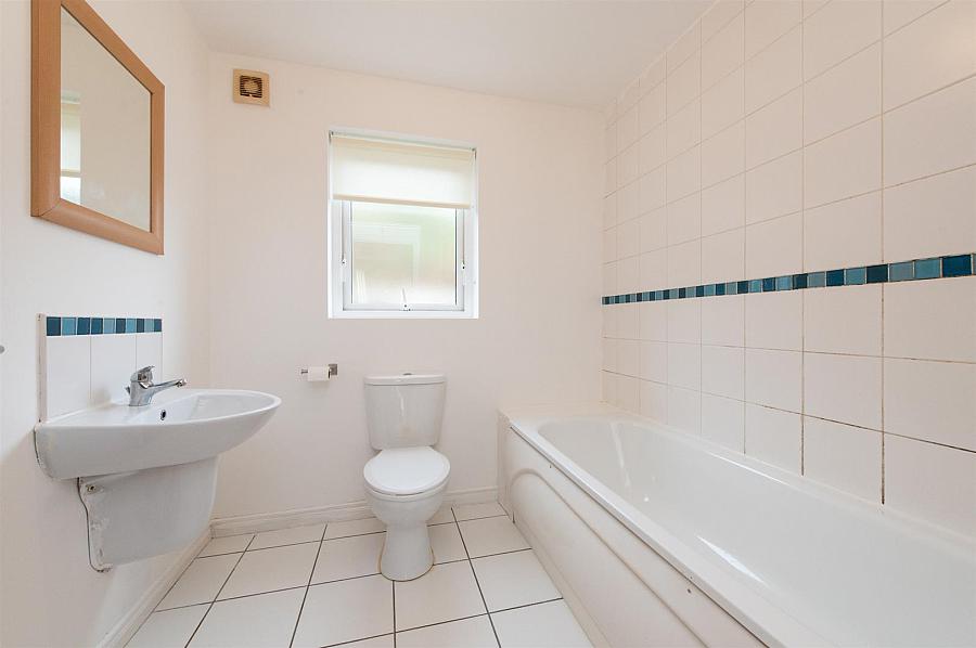 2 Meadowfields Close