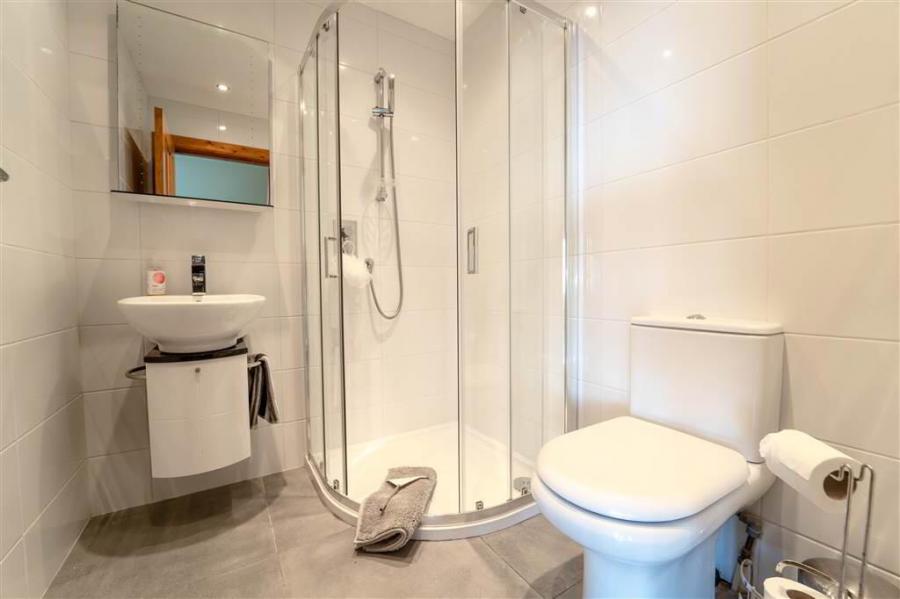 8B Andrews Shorefield