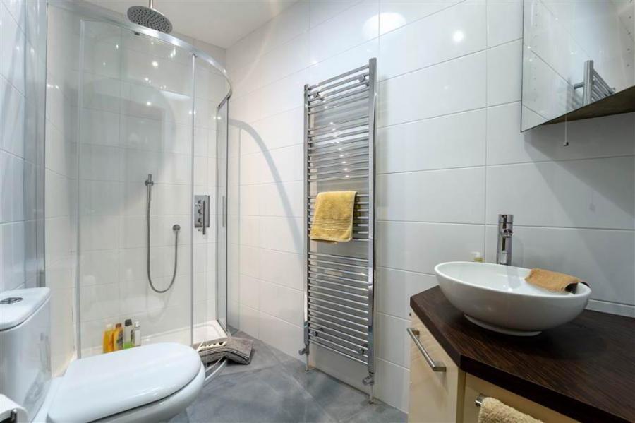 8B Andrews Shorefield