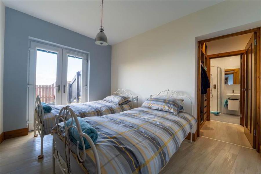 8B Andrews Shorefield