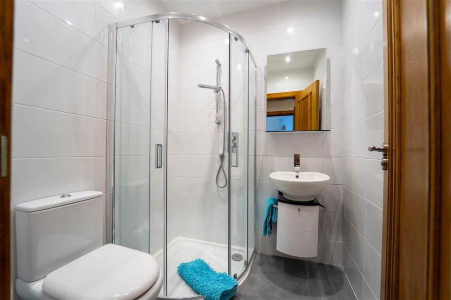 8B Andrews Shorefield