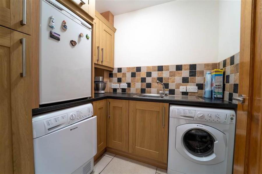 8B Andrews Shorefield