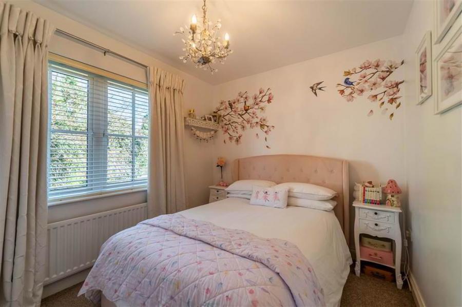 8 Tullynagardy Grove