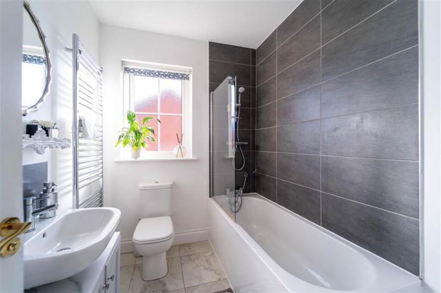 8 Tullynagardy Grove