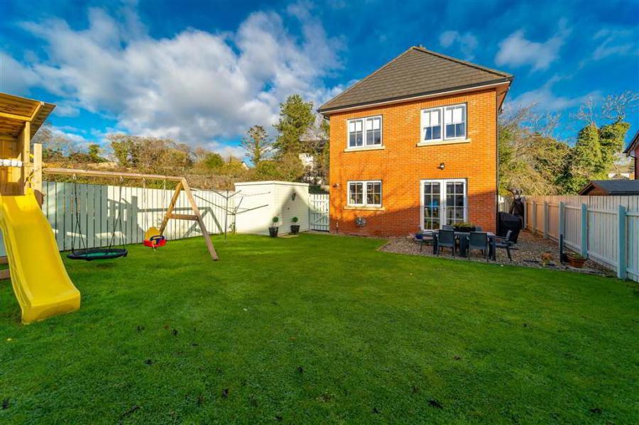 8 Tullynagardy Grove