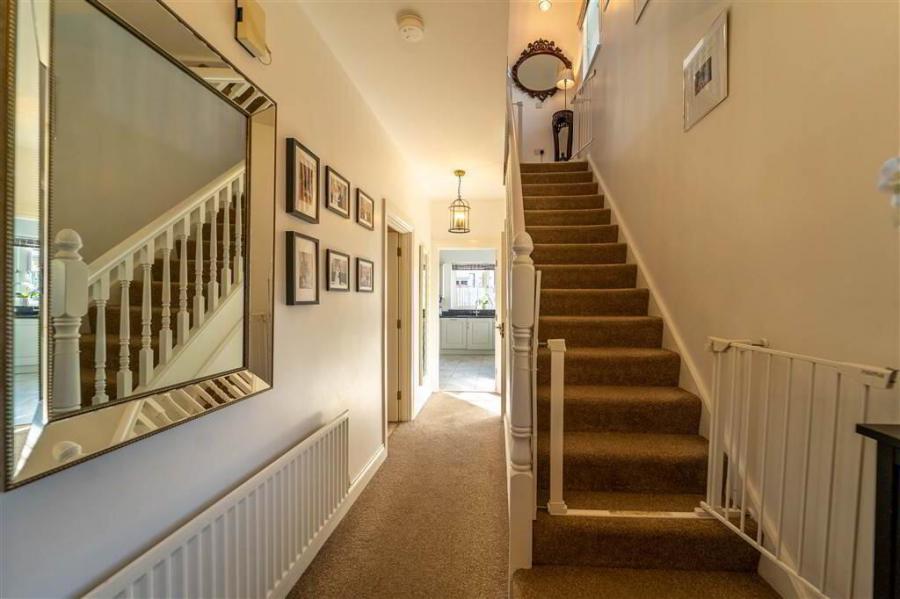 8 Tullynagardy Grove