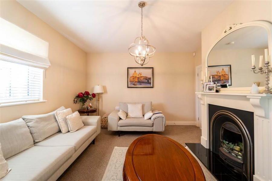 8 Tullynagardy Grove