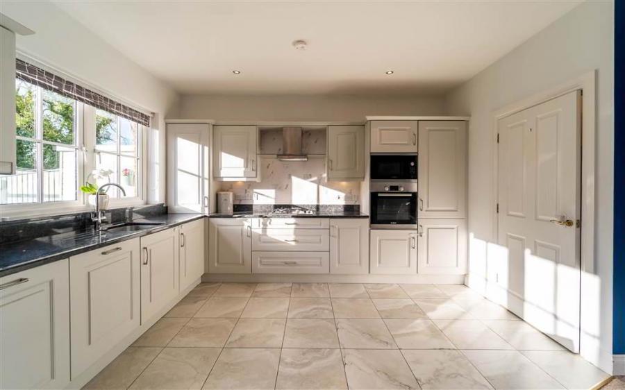 8 Tullynagardy Grove