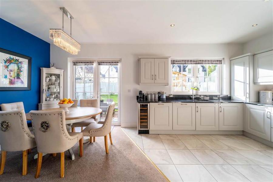 8 Tullynagardy Grove