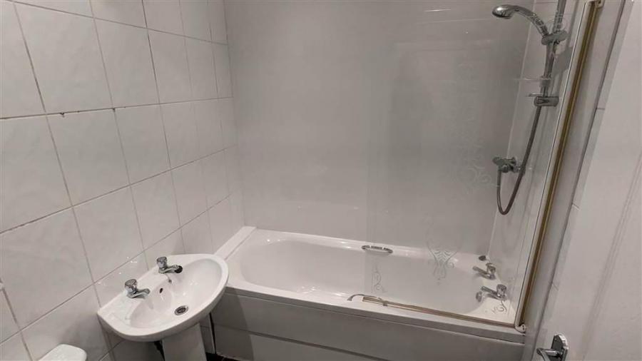 Apt, 66, 2 Dufferin Avenue