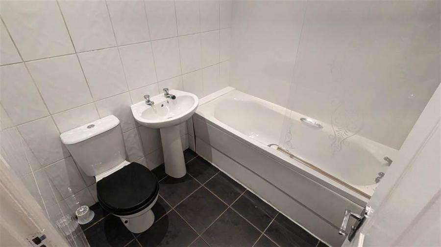 Apt, 66, 2 Dufferin Avenue