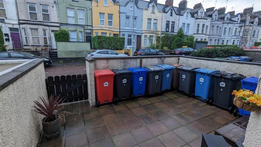 Apt, 66, 2 Dufferin Avenue