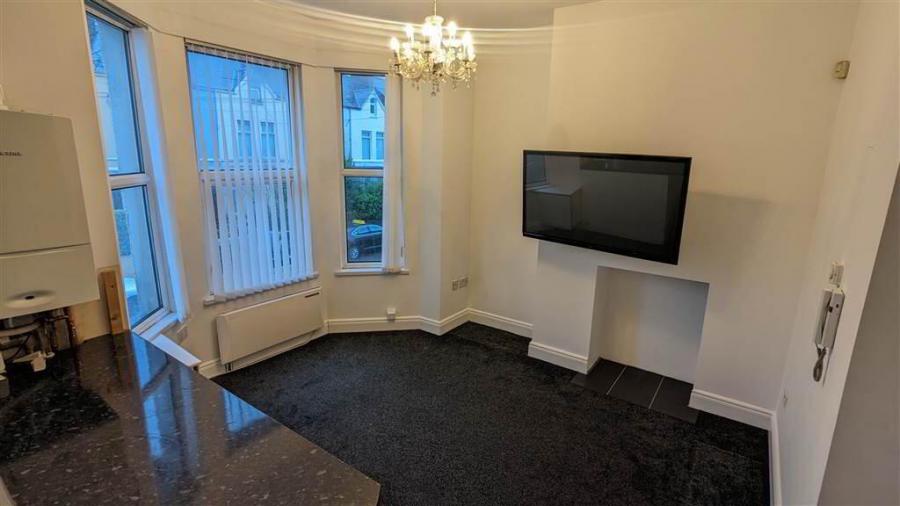 Apt, 66, 2 Dufferin Avenue