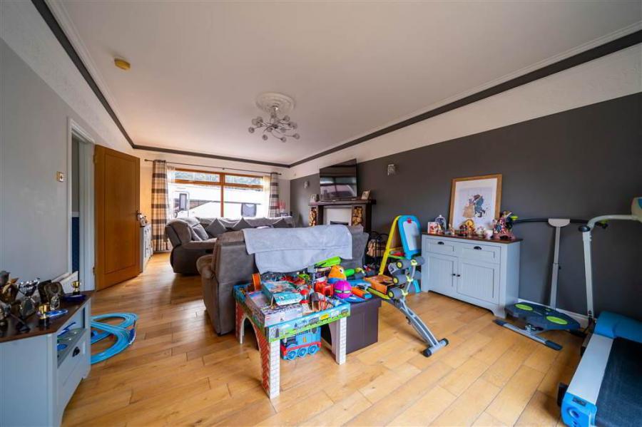 42 Cleland Park North