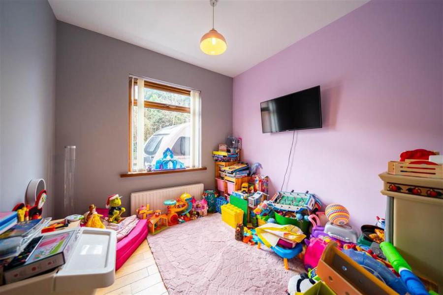 42 Cleland Park North