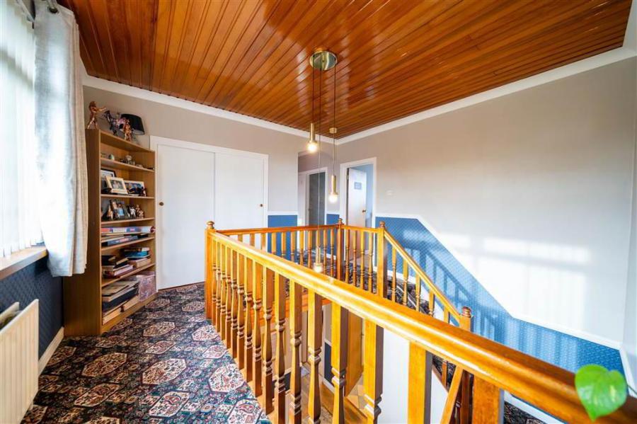 42 Cleland Park North