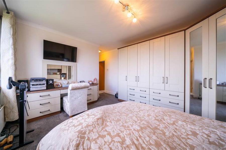 42 Cleland Park North